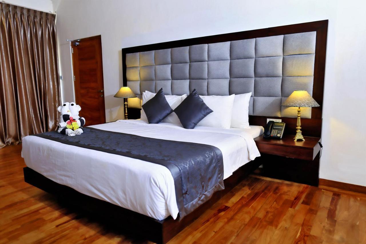 อมารันเธ เบย์ รีสอร์ต แอนด์ สปา Hotel ตรินโคมาลี ภายนอก รูปภาพ