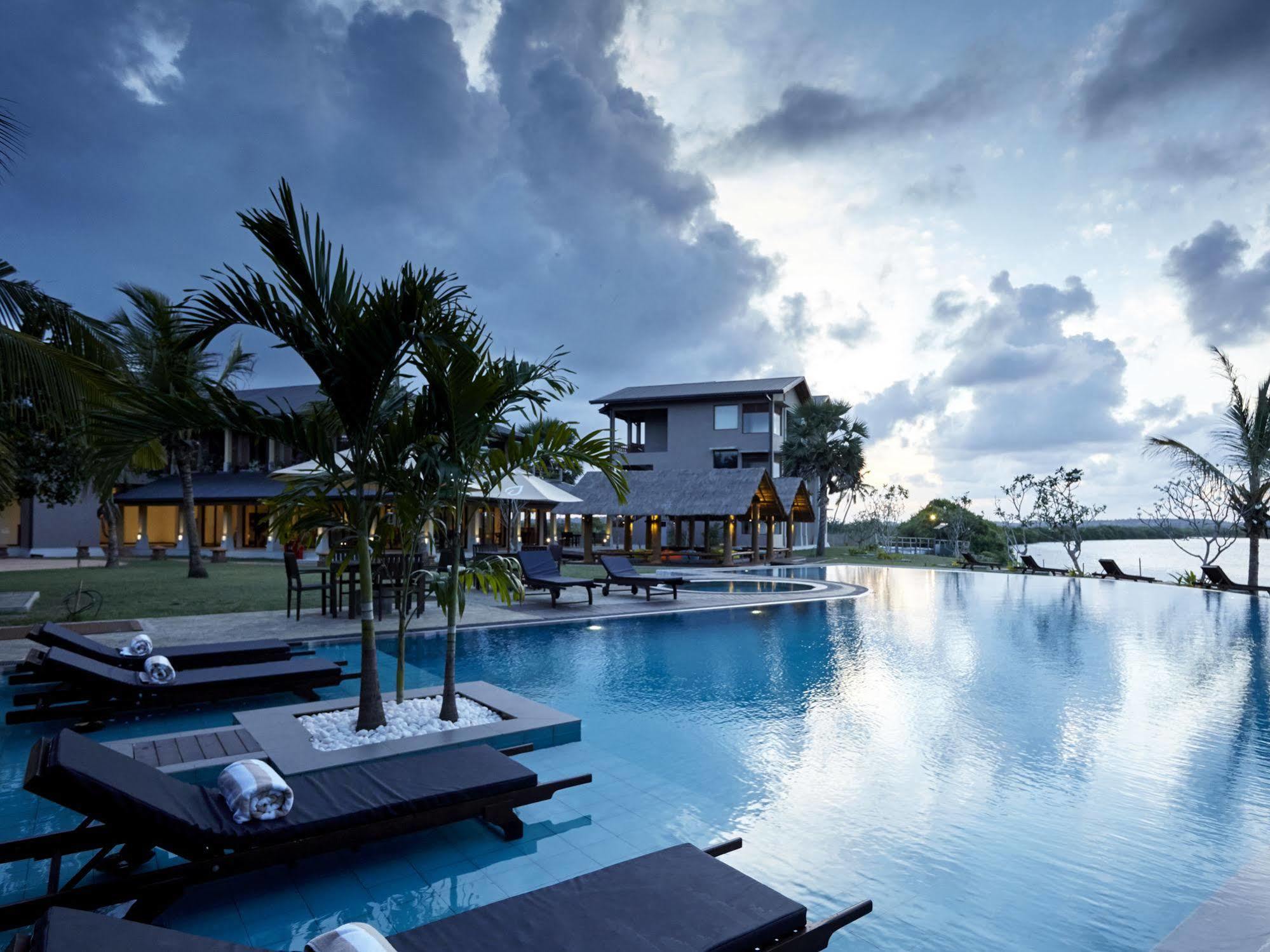 อมารันเธ เบย์ รีสอร์ต แอนด์ สปา Hotel ตรินโคมาลี ภายนอก รูปภาพ